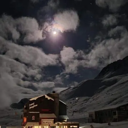 Jungfrau Hotel 2*